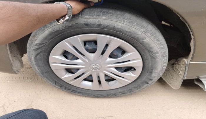 2016 Toyota Innova 2.5 GX 7 STR, Diesel, Manual, 1,27,048 km, tyre