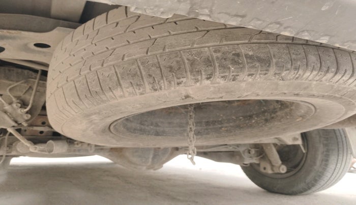 2016 Toyota Innova 2.5 GX 7 STR, Diesel, Manual, 1,27,048 km, tyre