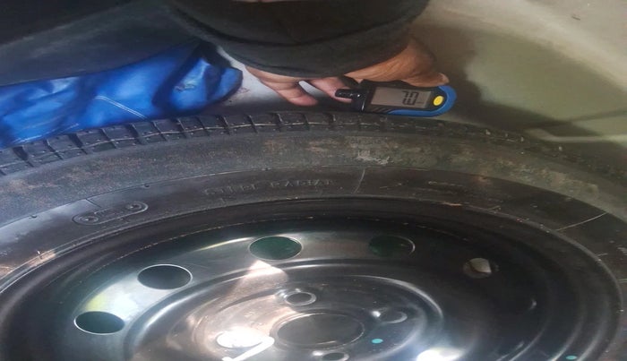 2014 Maruti Swift Dzire VXI, Petrol, Manual, 1,17,078 km, tyre