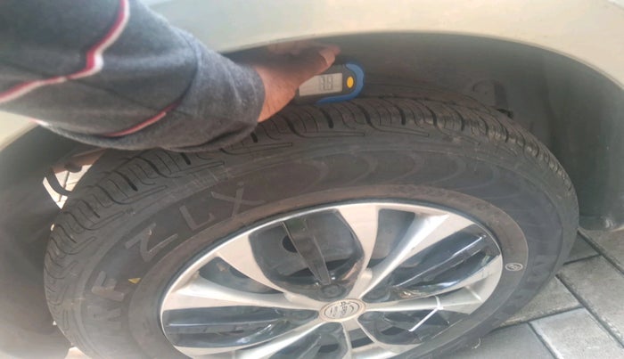 2014 Maruti Swift Dzire VXI, Petrol, Manual, 1,17,078 km, tyre