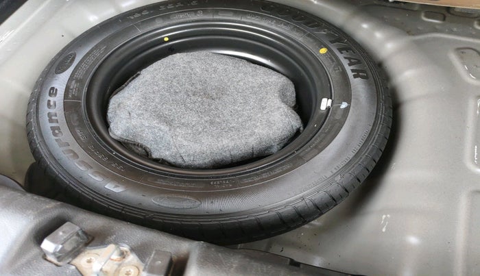 2022 KIA SONET HTX 1.0 IMT, Petrol, Manual, 51,376 km, tyre