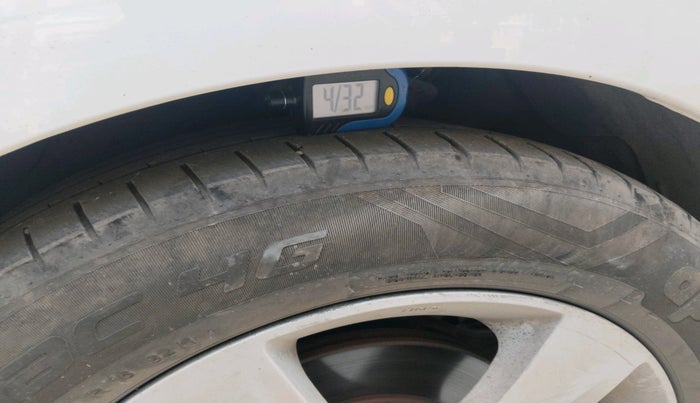 2014 Hyundai New Elantra 1.6 SX MT DIESEL, Diesel, Manual, 1,73,837 km, tyre