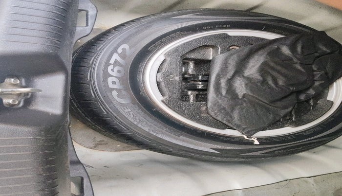 2014 Hyundai New Elantra 1.6 SX MT DIESEL, Diesel, Manual, 1,73,837 km, tyre