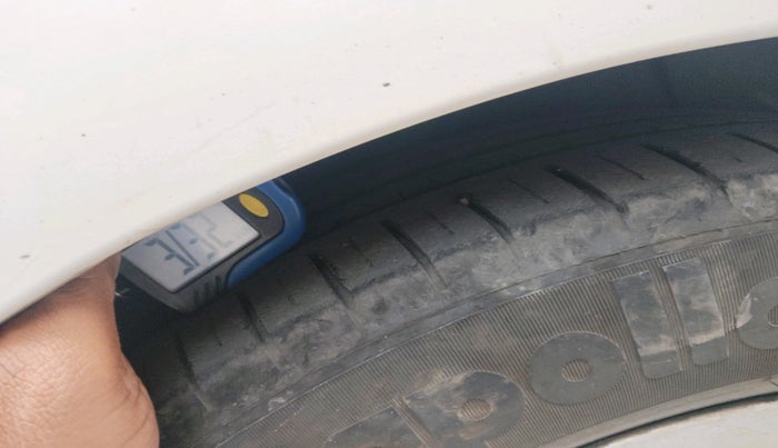 2014 Hyundai New Elantra 1.6 SX MT DIESEL, Diesel, Manual, 1,73,837 km, tyre