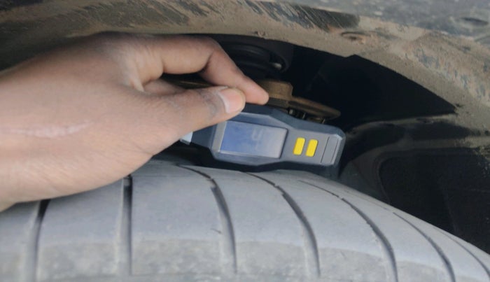 2014 BMW X5 XDRIVE 30 D, Diesel, Automatic, 1,37,281 km, tyre