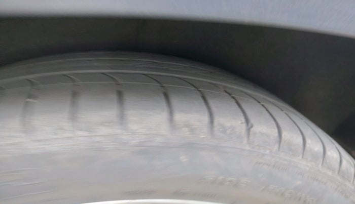 2014 BMW X5 XDRIVE 30 D, Diesel, Automatic, 1,37,281 km, tyre