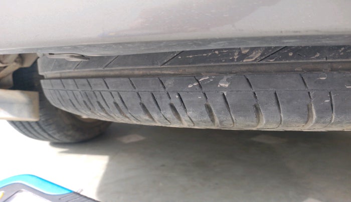 2016 Toyota Innova Crysta 2.8 ZX AT 7 STR, Diesel, Automatic, 86,290 km, tyre