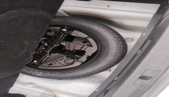 2018 Skoda Superb STYLE 1.8 TSI AT, Petrol, Automatic, 99,892 km, tyre