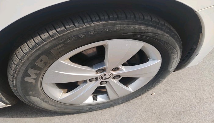 2018 Skoda Superb STYLE 1.8 TSI AT, Petrol, Automatic, 99,892 km, tyre