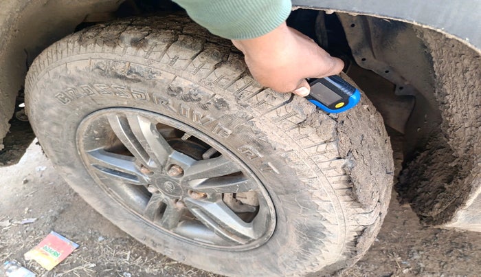 2019 Mahindra TUV300 T10, Diesel, Manual, 1,71,574 km, tyre