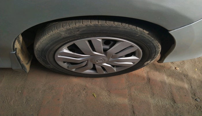 2014 Honda City 1.5L I-VTEC SV, Petrol, Manual, 1,03,319 km, tyre