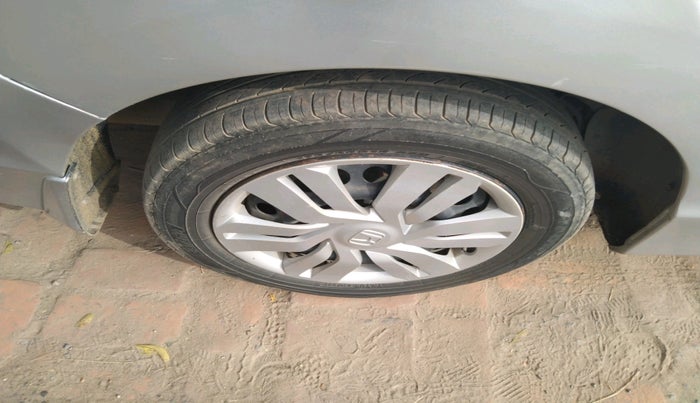 2014 Honda City 1.5L I-VTEC SV, Petrol, Manual, 1,03,319 km, tyre