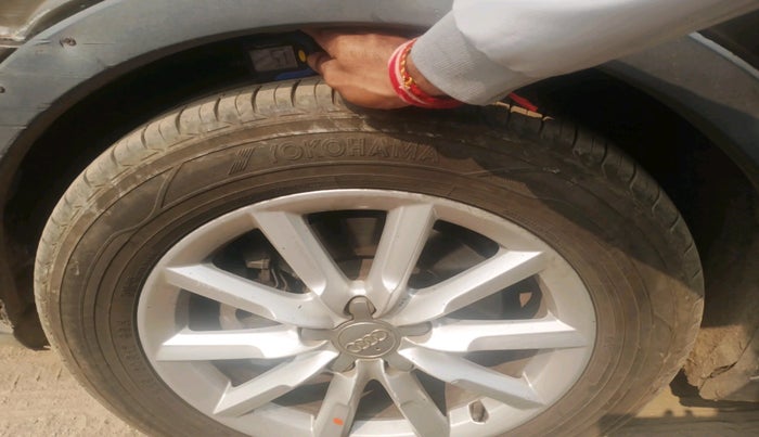 2013 Audi Q3 2.0 TDI QUATTRO, Diesel, Automatic, 1,83,873 km, tyre