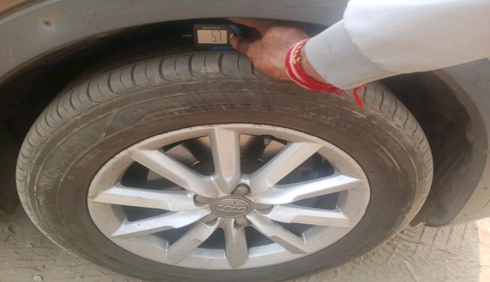 2013 Audi Q3 2.0 TDI QUATTRO, Diesel, Automatic, 1,83,873 km, tyre