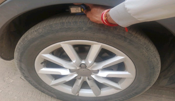 2013 Audi Q3 2.0 TDI QUATTRO, Diesel, Automatic, 1,83,873 km, tyre