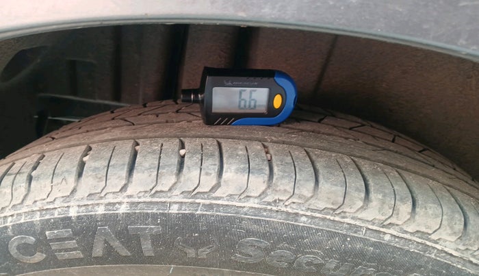 2015 Maruti Swift LXI, Petrol, Manual, 69,316 km, tyre