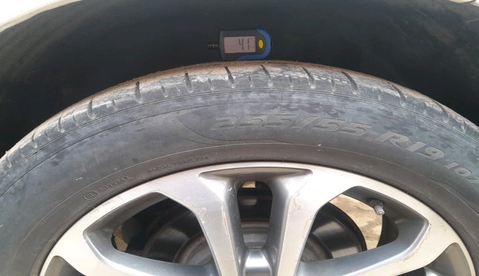 2017 Mercedes Benz GLE 250 D4 MATIC, Diesel, Automatic, 1,23,678 km, tyre