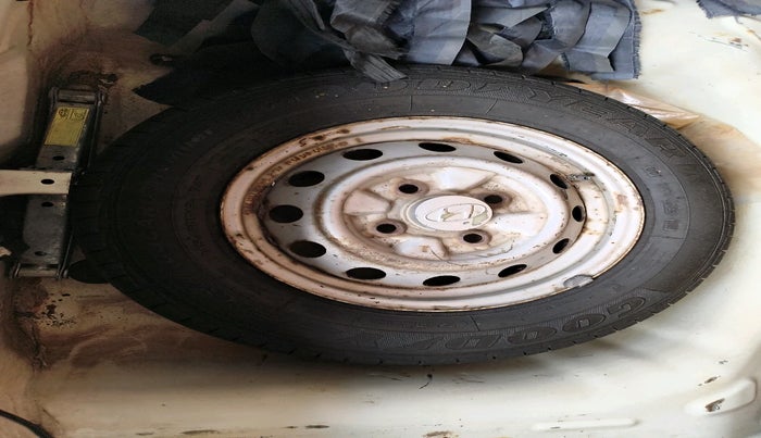 2013 Hyundai Eon D-LITE, Petrol, Manual, 39,391 km, tyre