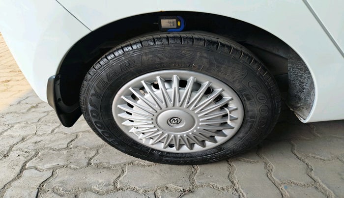 2013 Hyundai Eon D-LITE, Petrol, Manual, 39,391 km, tyre