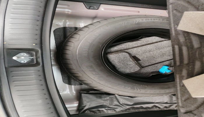 2025 KIA SELTOS HTE (O)1.5 Diesel MT, Diesel, Manual, 8,683 km, tyre