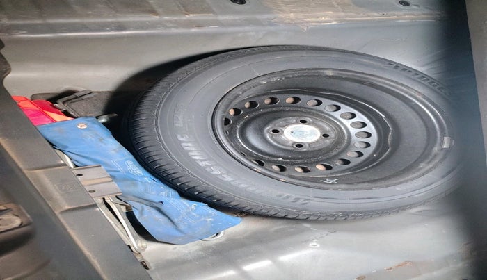 2014 Honda City 1.5L I-VTEC VX, Petrol, Manual, 2,01,315 km, tyre