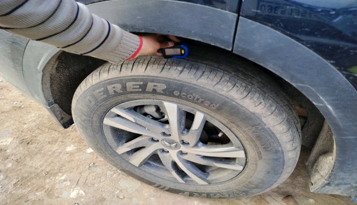 2025 Mahindra XUV700 AX 5 D MT 7 STR, Diesel, Manual, 1,255 km, tyre