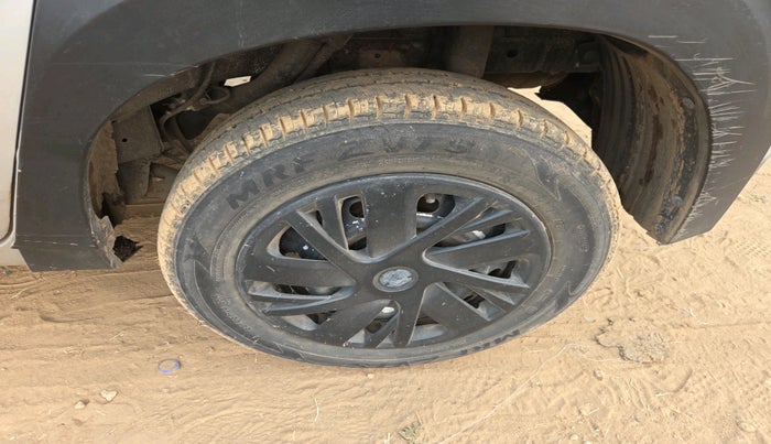 2018 Mahindra KUV 100 NXT K2 P 6 STR, Petrol, Manual, 26,030 km, tyre