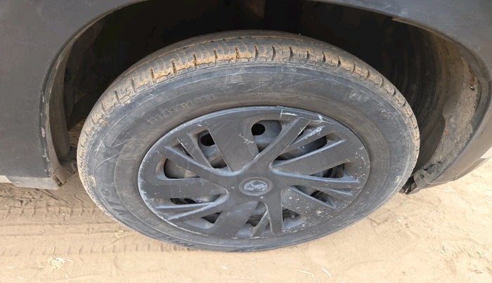 2018 Mahindra KUV 100 NXT K2 P 6 STR, Petrol, Manual, 26,030 km, tyre