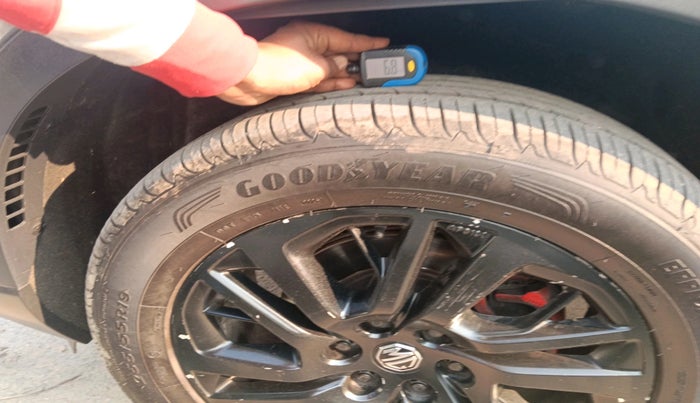 2024 MG GLOSTER Desertstorm 7 STR 2.0 Twin Turbo 4WD, Diesel, Automatic, 59,183 km, tyre