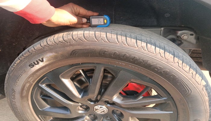 2024 MG GLOSTER Desertstorm 7 STR 2.0 Twin Turbo 4WD, Diesel, Automatic, 59,183 km, tyre