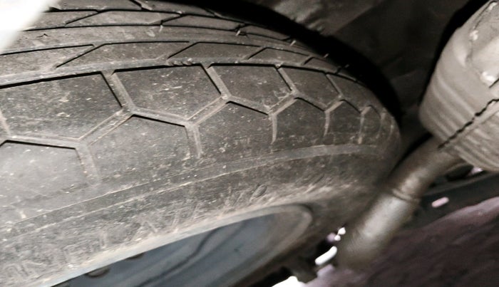 2021 Mahindra XUV700 AX 7 LUXURY P AT 7 STR, Petrol, Automatic, 49,766 km, tyre