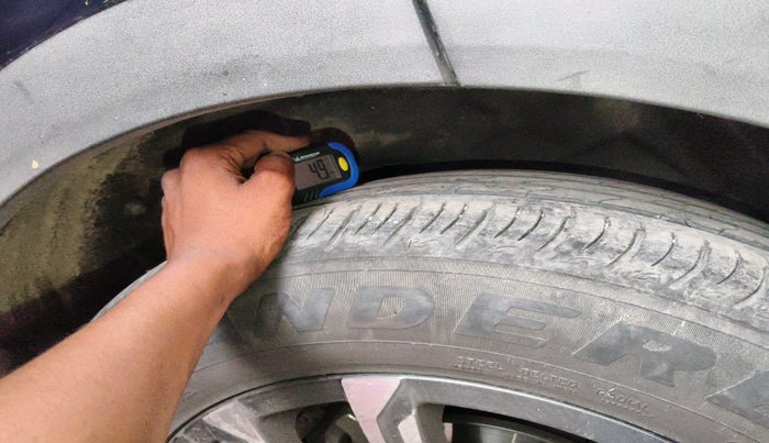 2021 Mahindra XUV700 AX 7 LUXURY P AT 7 STR, Petrol, Automatic, 49,766 km, tyre