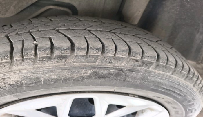 2015 Ford New Figo TREND 1.5L DIESEL, Diesel, Manual, 1,22,063 km, tyre