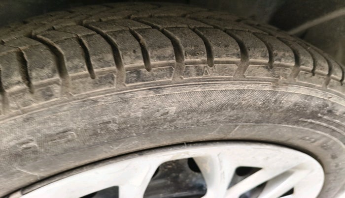 2015 Ford New Figo TREND 1.5L DIESEL, Diesel, Manual, 1,22,063 km, tyre