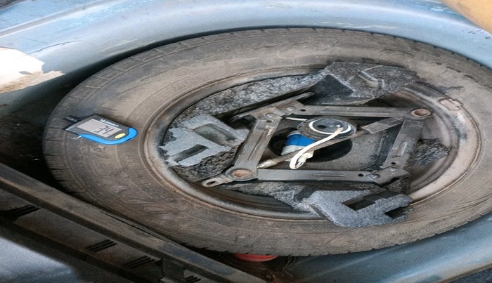 2019 Volkswagen Polo TRENDLINE 1.0L, Petrol, Manual, 63,277 km, tyre