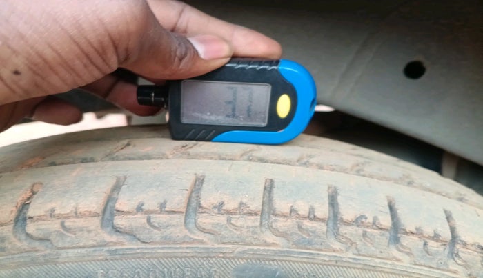 2013 Maruti Eeco 5 STR WITH A/C+HTR, Petrol, Manual, 1,58,499 km, tyre