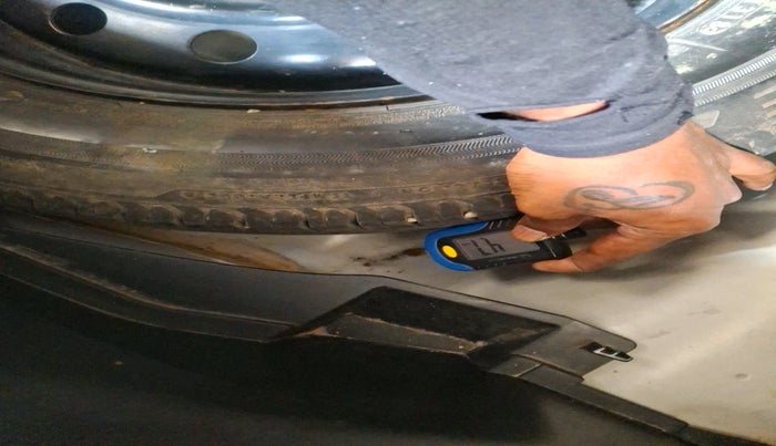 2018 Maruti Swift VXI, Petrol, Manual, 90,388 km, tyre