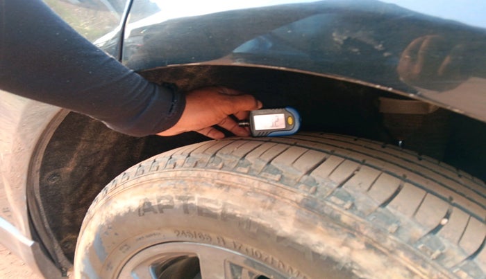 2012 Audi Q5 2.0 TDI QUATTRO, Diesel, Automatic, 1,08,125 km, tyre