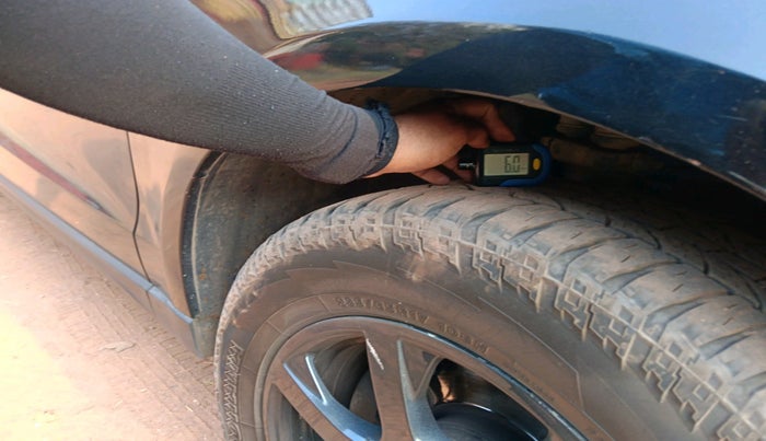 2012 Audi Q5 2.0 TDI QUATTRO, Diesel, Automatic, 1,08,125 km, tyre