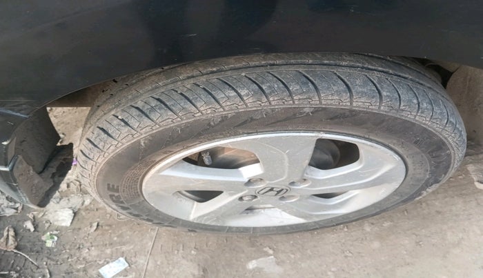 2015 Honda City 1.5L I-VTEC V MT, Petrol, Manual, 1,10,862 km, tyre