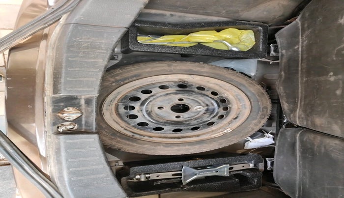 2017 Maruti Wagon R 1.0 VXI, Petrol, Manual, 90,315 km, tyre