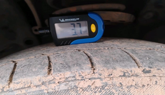 2013 Renault Fluence 1.5 E2, Diesel, Manual, 1,92,442 km, tyre