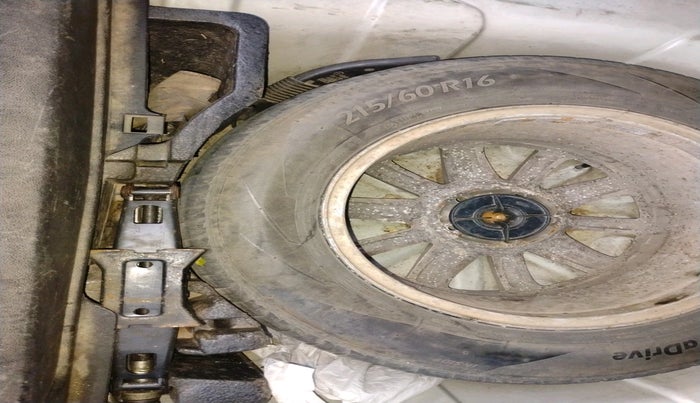 2013 Renault Fluence 1.5 E2, Diesel, Manual, 1,92,442 km, tyre