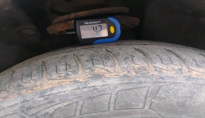 2013 Renault Fluence 1.5 E2, Diesel, Manual, 1,92,442 km, tyre