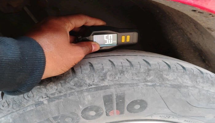 2012 Volkswagen Polo TRENDLINE 1.2L DIESEL, Diesel, Manual, 1,43,978 km, tyre