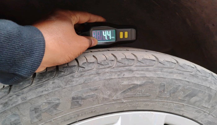 2012 Volkswagen Polo TRENDLINE 1.2L DIESEL, Diesel, Manual, 1,43,978 km, tyre