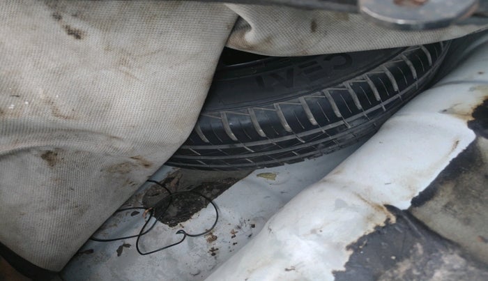 2023 Hyundai AURA SX 1.2, Petrol, Manual, 1,17,326 km, tyre