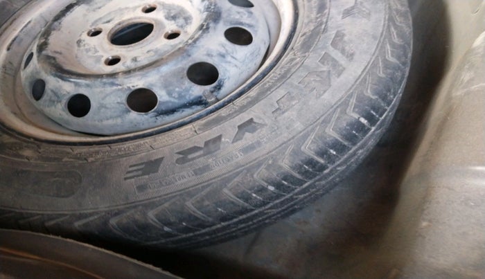 2011 Hyundai i10 MAGNA 1.2, Petrol, Manual, 97,232 km, tyre