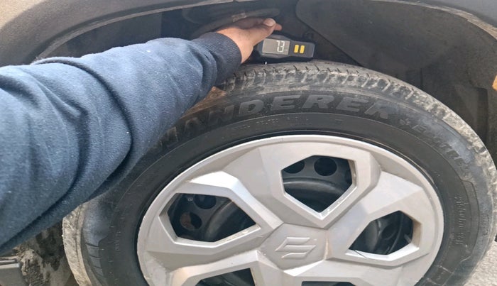 2023 Maruti BREZZA VXI S-CNG, Petrol, Manual, 25,345 km, tyre