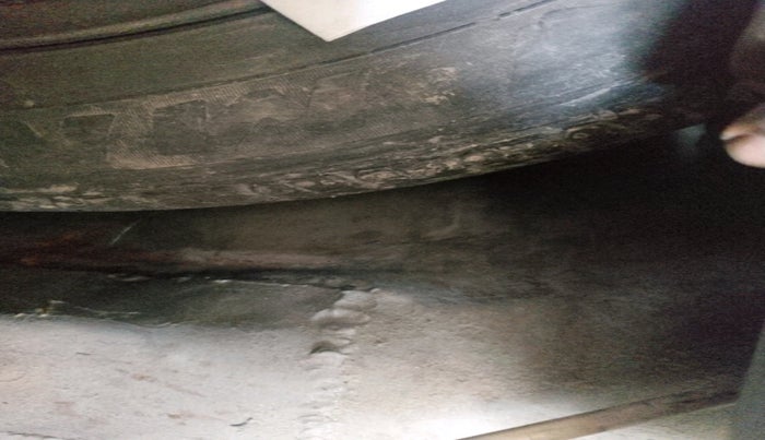 2011 Chevrolet Spark LT 1.0, Petrol, Manual, 1,06,605 km, tyre